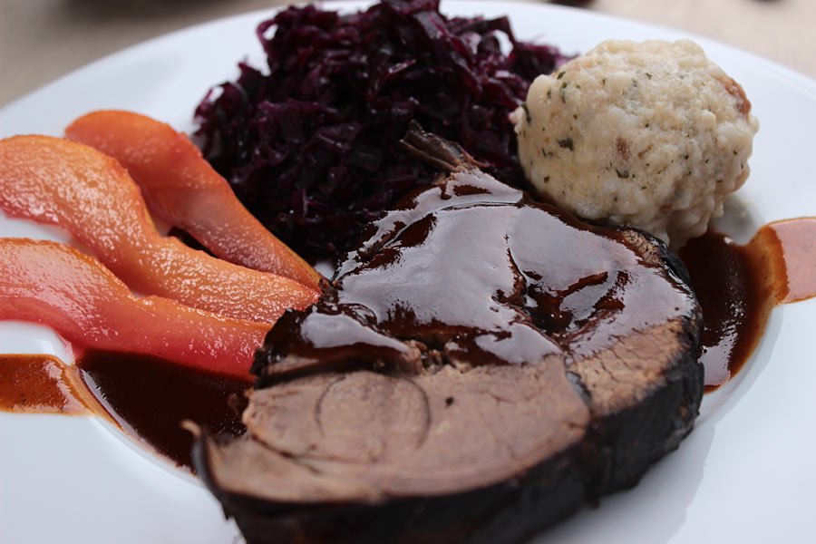 Sauerbraten vom Reh mit Cranberry-Birnen - wernerkochtwild.de